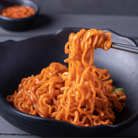 iMee Thai Instant Dry Noodles Hot 'N' Spicy Chicken Flavor (4.58 oz) ก๋วยเตี๋ยวกึ่งสำเร็จรูปแบบแห้ง รสไก่สูตรเผ็ด